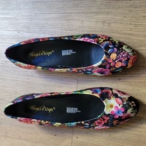 Brand New/NEVER Worn Floral Flats with, slight heel. Super cute and fun. Size9M